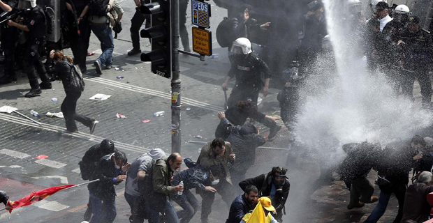 Polisens grepp över demonstranter på 1 maj-firandet - Istanbul 2024